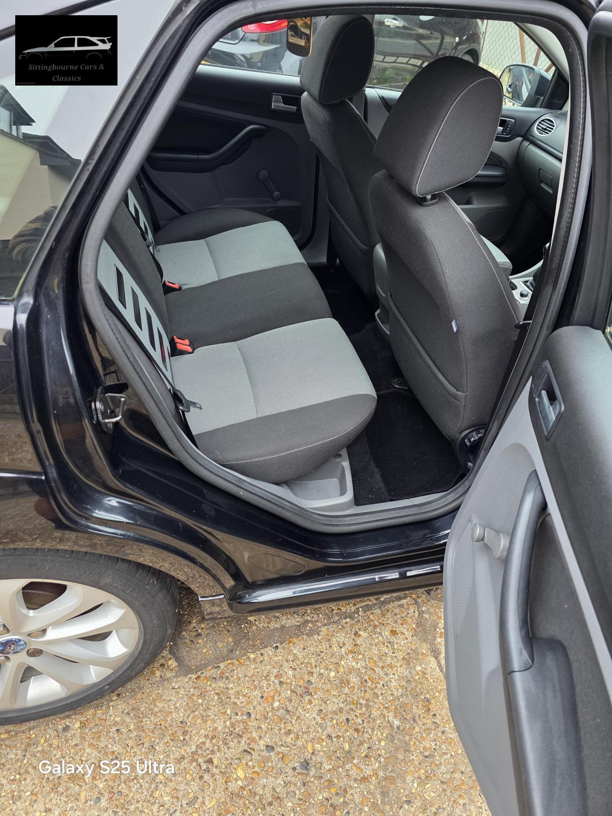 Ford Focus 1.6 Zetec S Hatchback 5dr Petrol Manual (157 g/km, 113 bhp)